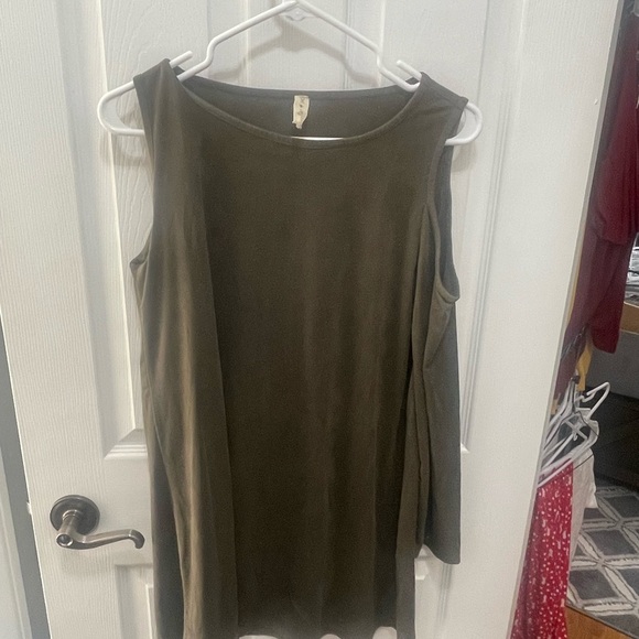 Pixi and ivy top small green cold shoulder - Picture 14 of 15